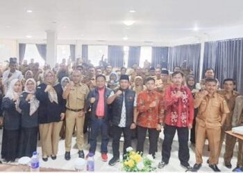 Foto bersama sosialisasi Netralitas Wali Nagari dan Perangkat Nagari Pada Pemilihan Gubernur dan Wakil Gubernur Sumatera Barat serta Bupati dan Wakil Bupati Solok Tahun 2024. Senin, (18/11/2024) [foto : ist]