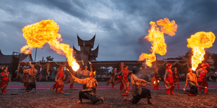 Gaet Wisatawan ke Sumbar, Daerah Didorong Maksimalkan Atraksi Budaya