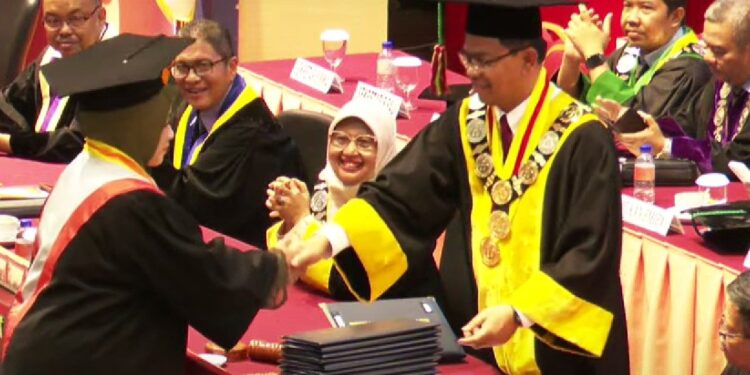 Momentum Wisuda, UNP Tekankan Pentingnya AI di Perguruan Tinggi