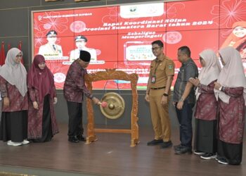 Gubernur Mahyeldi Ansharullah saat membuka Rakor Special Olympics Indonesia (SOIna) Sumbar sekaligus memperingati Hari Disabilitas Internasional (HDI) di Auditorium Istana Gubernur, Selasa (3/12/2024).