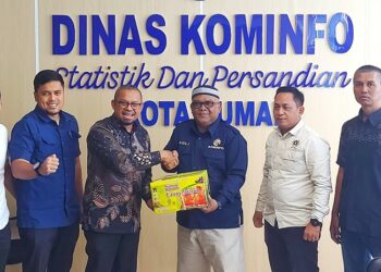 Pemko Bukittinggi Terima Penghargaan Kota Informatif Terbaik di Sumbar