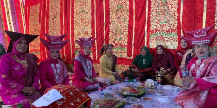 Tradisi Makan Bajamba Jadi Puncak Acara Hari Jadi ke-21 Pasaman Barat