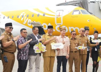 Penerbangan Rute Padang-Singapura Diresmikan, Siapa yang Untung?