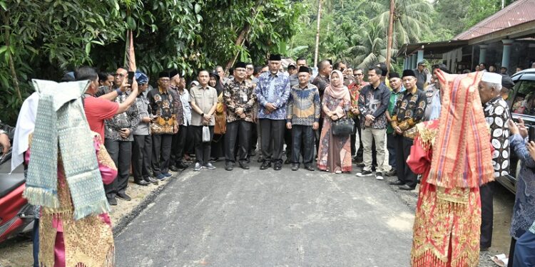 Gubernur Mahyeldi Dorong Nagari Jadi Garda Depan Pembangunan Bangsa