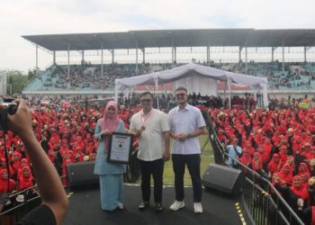 Rekor Dunia! 1.690 Bundo Kanduang se-Dharmasraya Mainkan Talempong Pacik