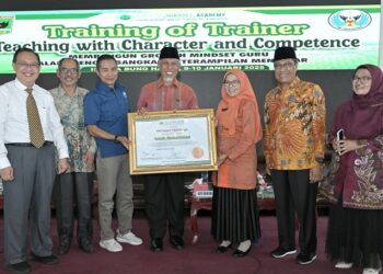 Gubernur Mahyeldi Buka Pelatihan “Growth Mindset” Guru SMAN 1 Bukittinggi