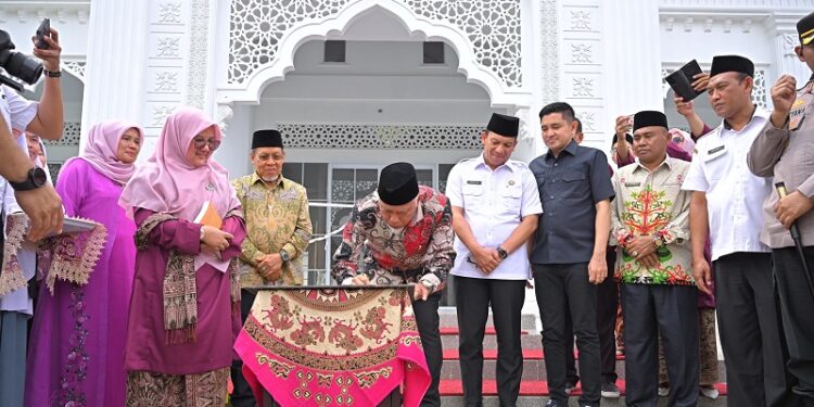 Gubernur Mahyeldi Resmikan Masjid Al-Alif SMAN 1 Sumbar