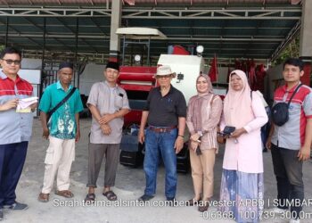 Legislator DPR RI Rico Alviano Salurkan Bantuan Alsintan bagi Petani di Sijunjung