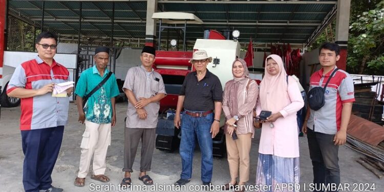 Legislator DPR RI Rico Alviano Salurkan Bantuan Alsintan bagi Petani di Sijunjung