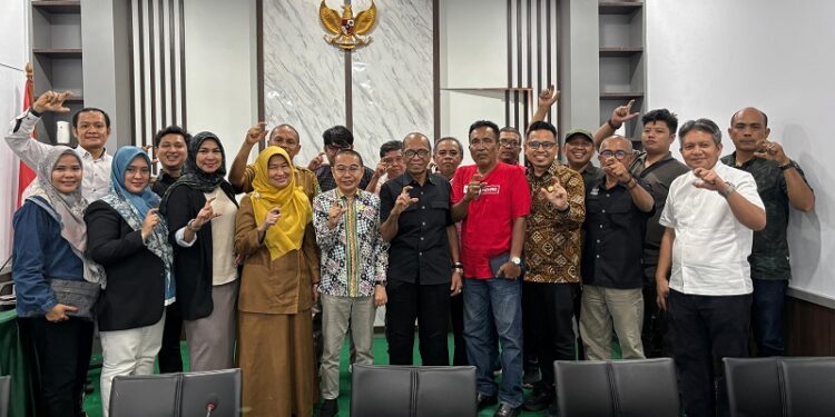 Edukasi Keterbukaan Informasi Publik 2024, KI Sumbar dan Kominfotik Perkuat Sinergi dengan Media