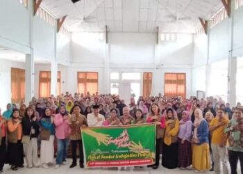 Indojalito Peduli Berbagi Kebaikan, 200 Lansia di Dharmasraya Terima Mukena