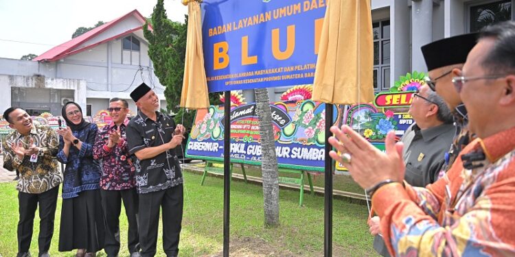 Gubernur Mahyeldi Resmikan BLUD BKOM dan Pelkes Sumbar, Dorong Kemandirian Pengelolaan Anggaran