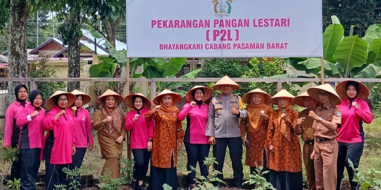 Dukung Ketahanan Pangan, GOW dan Bhayangkari Pasbar Luncur Program Pekarangan Lestari