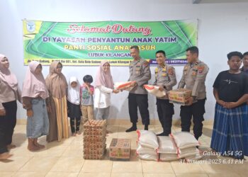 Perwira Polda Sumbar Berbagi Sembako di Panti Sosial Anak Asuh