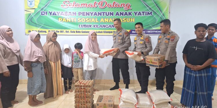 Perwira Polda Sumbar Berbagi Sembako di Panti Sosial Anak Asuh