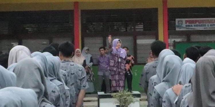 Agar Sukses, Siswa SMAN 1 Sitiung Diminta Lebih Disiplin