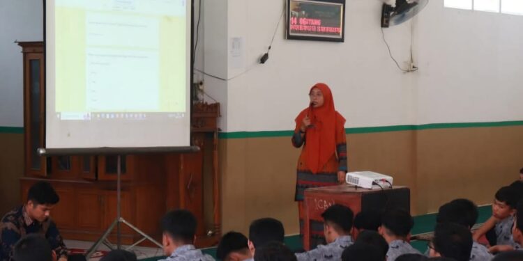 Gelar Sosialisasi, Siswa SMAN 1 Sitiung Dibekali Sistem Pembelajaran Baru