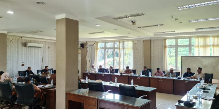 TAPD Tak Lengkap, Rapat Gabungan DPRD Pasbar Ditunda