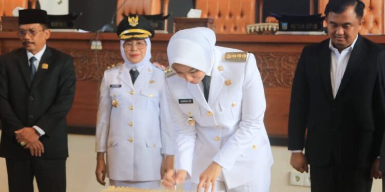 Annisa Sampaikan Pidato Perdana Disaksikan Sang Ayah dalam Sidang Paripurna