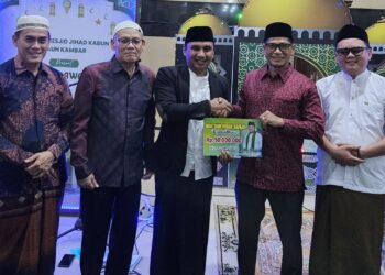 Anggota DPRD Sumbar, Firdaus laksanakan safari ramadan di Masjid Jihad, Kabun, Pauh Kambar, Kecamatan Nan Sabaris, Kabupaten Padang Pariaman. Minggu, (16/03/2025) malam, [foto ; sci :yrp]