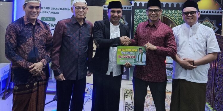 Anggota DPRD Sumbar, Firdaus laksanakan safari ramadan di Masjid Jihad, Kabun, Pauh Kambar, Kecamatan Nan Sabaris, Kabupaten Padang Pariaman. Minggu, (16/03/2025) malam, [foto ; sci :yrp]
