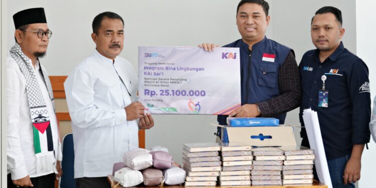 KAI Sumbar Salurkan Program TJSL Senilai Rp85,56 Juta
