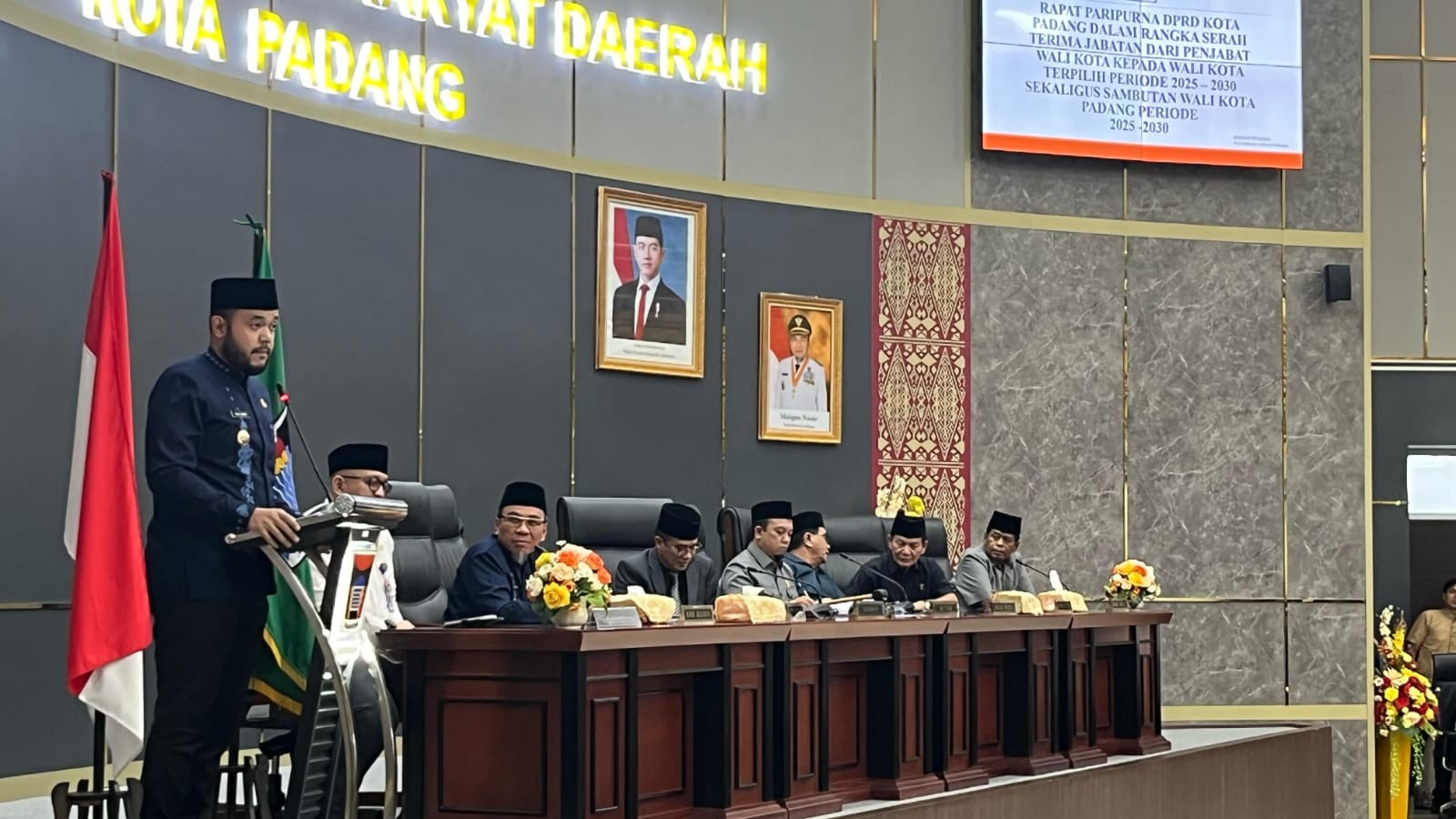 Fadly Amran saat memyampaikan pidato sebagai Wali Kota Padang saat Peripurna Sertijab. Senin, (03/03/2025) [foto : sci/Ade]