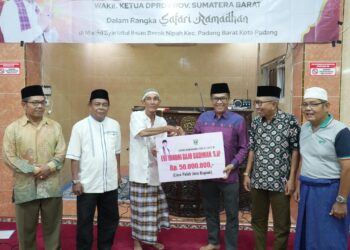 Evi Yandri Salurkan Bantuan Rp 50 Juta Saat Safari Ramadan di Masjid Syariatul Ihsan