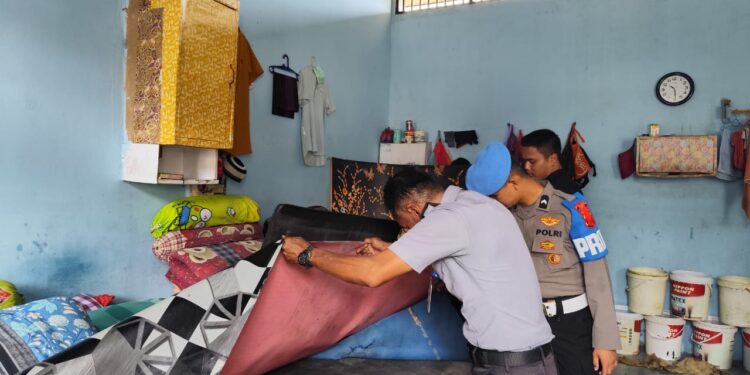 Razia blok hunian Lapas Lubuk Basung. Selasa, (25/03/2025) [foto : ist]