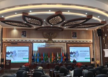 Rapat Paripurna penetapan RTRW Sumatera Barat 2025 - 2045 di Ruang Sidang Utama. Senin,(17/03/2025) [foto : sci/yrp]