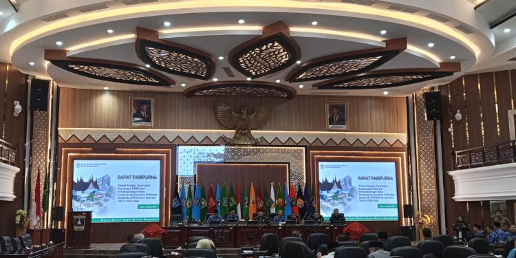 Rapat Paripurna penetapan RTRW Sumatera Barat 2025 - 2045 di Ruang Sidang Utama. Senin,(17/03/2025) [foto : sci/yrp]