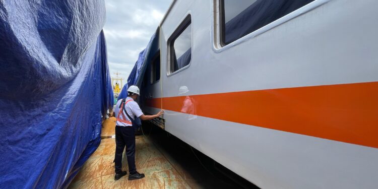 Tingkatkan Layanan, KAI Sumbar Terima 12 Unit Kereta Baru