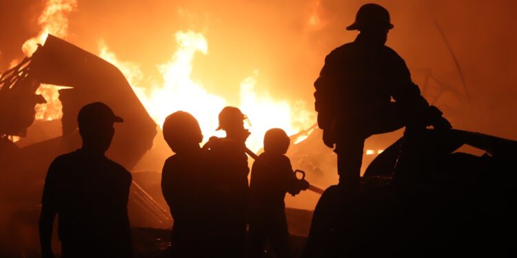 Gudang ACP dan Interior Terbakar, Kerugian Capai Rp5 Miliar Lebih