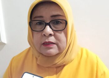 Anggota DPRD Sumbar, Siti Izzati Aziz saat wawancara dengan media. Minggu, (23/03/2025) [foto : sci/yrp)