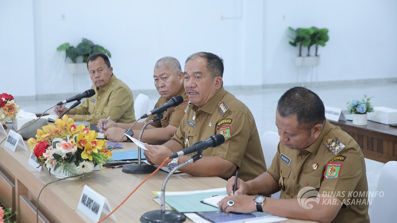 Bupati Asahan Taufik Zainal Abidin Siregar memimpin Rakorpem Bulan Maret 2025 di Aula Melati Kantor Bupati Asahan, Senin (03/03/2025).