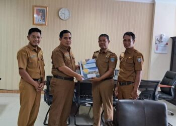 DPRD Pasbar Serahkan SK Mendagri Soal Usulan Penetapan Bupati dan Wabup Terpilih