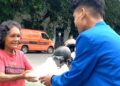 PMII UIN Imam Bonjol Bagi-bagi Takjil di Lubuk Buaya