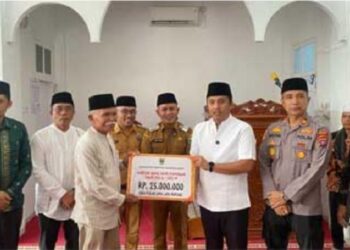 Wagub Sumbar Kunjungi Masjid Babussalam Nagari Koto Baru Solok, Berikan Bantuan Rp25 Juta