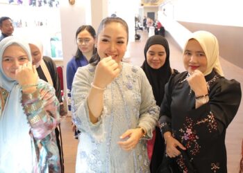 Ketua TP-PKK Kabupaten Asahan Ikuti Penutupan MRFW