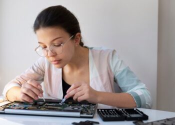 Mau Laptop Kamu Awet? Ikuti 7 Tips Perawatan Berikut Ini!