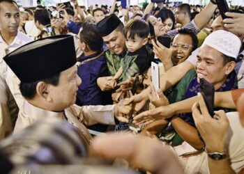 Presiden Prabowo Sambut Ribuan Warga Saat Gelar Griya Idulfitri 1446 H