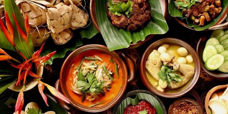 Tips Agar Tetap Sehat Meski Banyak Makan Saat Lebaran