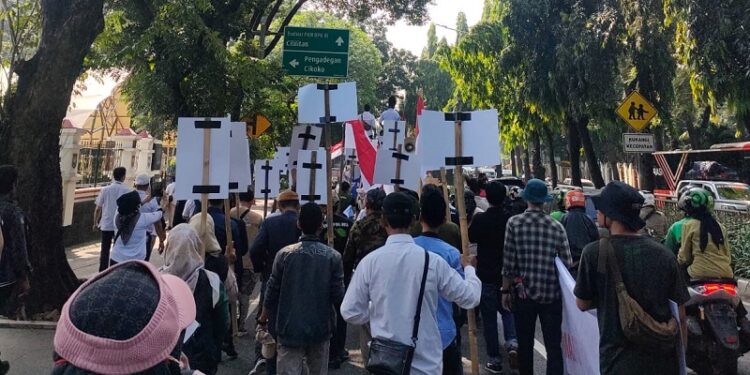 Pendamping Desa Demo ke Kantor Kemendes, Tolak Soal PHK dan Minta Menteri Dicopot