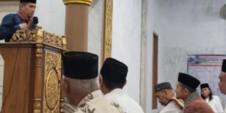 Wakil Ketua DPRD Sumbar Evi Yandri Safari Ramadhan di Mushalah Nurul Islam Pasar Ambacang