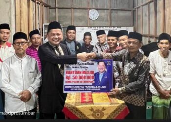 Anggota Komisi IV DPRD Sumbar Doni Harsiva Yandra Safari Ramadhan di Masjid Nurul Falah Nagari Talaok
