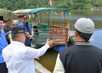 Sekda Agam Tinjau Pantai Pasia Tiku, Pastikan Keamanan dan Kenyaman Pengunjung