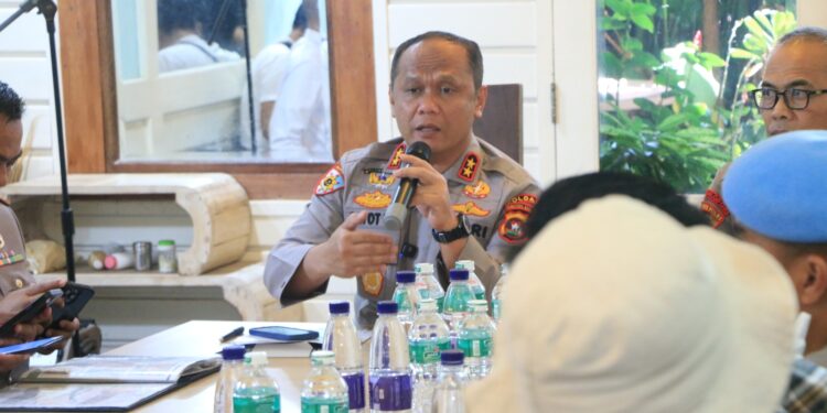 Kapolda Sumbar, Irjen Pol Gatot Tri Suryanta saat temu ramah dengan Insan Pers. Senin, (14/04/2025) [foto : ist]