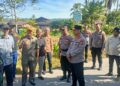 Kapolda saat berdialog dengan satuan pengamaanan PSU di Pasaman. Sabtu, (19/04/2025) [foto : ist]