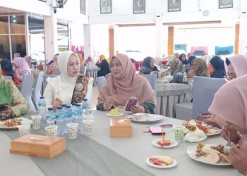 Acara halal bihalal perempuan Kota Padang bersama istri Wali Kota Padang, Dian Puspita Fadli Amran dan istri Wakil Wali Kota Padang, Sri Haryati Maigus Nasir. Rabu, (23/04/2025)