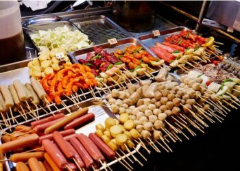 Tetap Sehat Meski Suka Makan Jajanan Pinggir Jalan, Begini Caranya